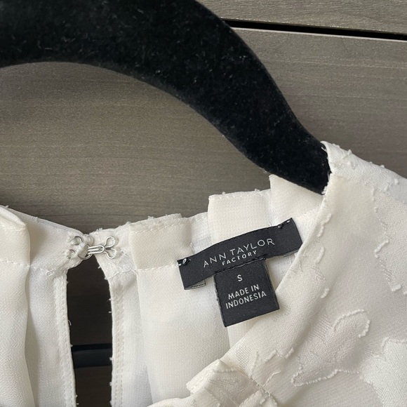 Ann Taylor Blouse - Picture 6 of 6